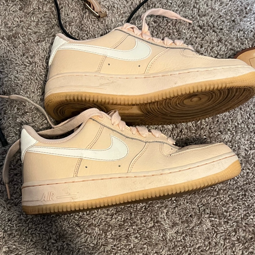 Light pink air jordans size 7